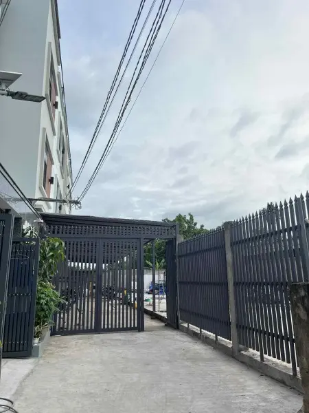 Phòng Mới, Có Gác, Cách Đh Ntt 300M