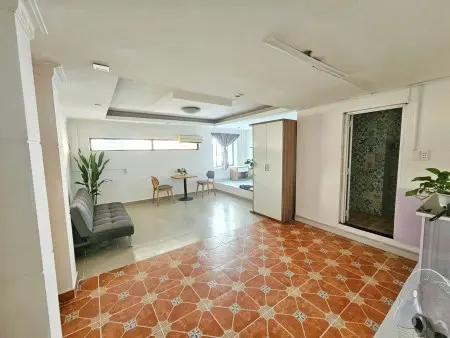 Trống Duy Nhất Một Phòng Studio Gần Nguyễn Duy Trinh Rộng Hơn 35M Vuông