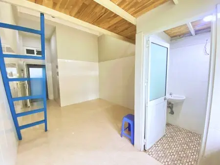 Phòng Trọ Có Gác, Máy Lạnh, Thoáng. Ngay Đh Spkt, Ngân Hàng, Quốc Gia.