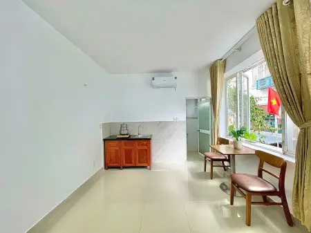 Phòng Cửa Sổ Lớn Gần Nhà Ga T3 - Etown Cộng Hòa