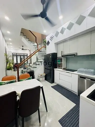 Q1- Siêu Phẩm Nguyễn Văn Cừ- Full Nội Thất - Vài Bước Ra Mặt Tiền