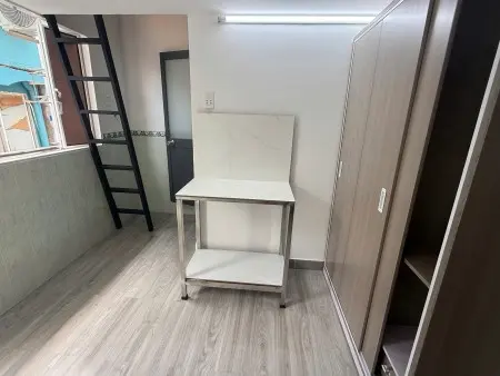 Phòng Bùi Viện Ttâm Q.1, Full Nội Thất, Có Ban Công, Có Gác