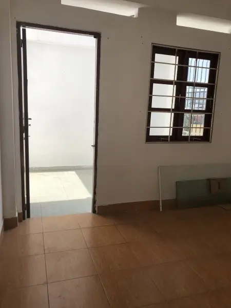 Cho Thuê Nguyên Tầng 02 Phòng Thoáng Mát, Có Ban Công, Đường Cộng Hòa