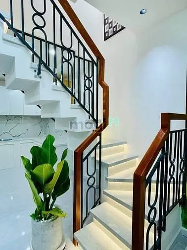 Nhà Phố Trung Tâm Q10 – Khuôn Đất 6X18M, Xe Hơi Tận Nhà Giá Chỉ 25 Tỷ