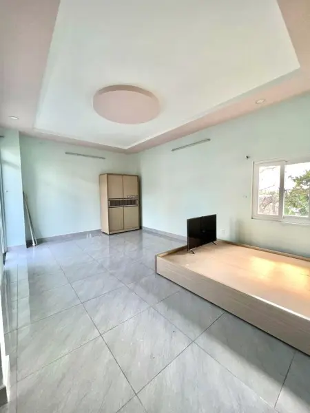 Cho Thuê Phòng 40M2 Ngay Ngã Tư Thủ Đức - Full Nội Thất Ban Công Siêu Thoáng Mát - An Ninh Tuyệt Đối