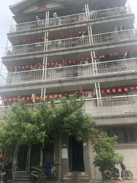 Nhà 6 Tầng Cho Thuê Phòng Trọ. Từ 800K - 1,8Tr