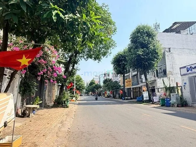 Chính Chủ Gửi Bán Lô Đất Tặng Nhà Mặt Tiền Đường D2, Tăng Nhơn Phú A