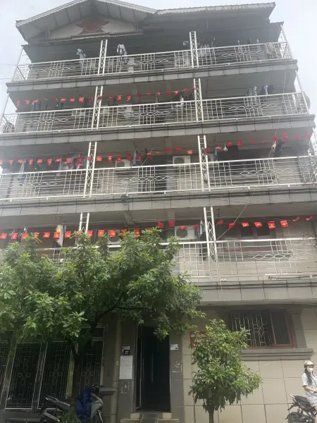 Nhà 6 Tầng Cho Thuê Phòng Trọ. Từ 800K - 1,8Tr