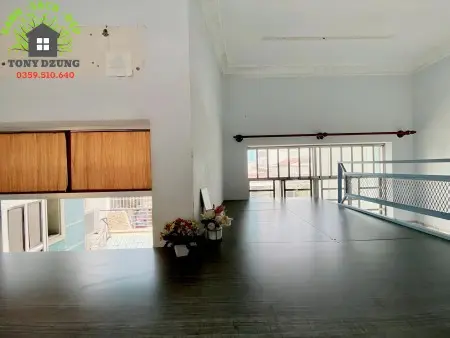 Phòng Gác Rộng, Ban Công Cửa Sổ, Lầu 1, Cách Đh Công Nghiệp (Iuh) - 500M