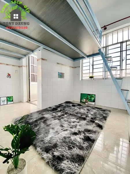 Phòng Gác Rộng, Ban Công Cửa Sổ, Lầu 1, Cách Đh Công Nghiệp (Iuh) - 500M