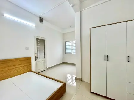 Phòng Cửa Sổ Trời Full Tiện Nghi Gần Ngã 4 Phú Nhuận