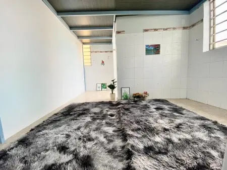 Phòng Gác Rộng, Ban Công Cửa Sổ, Lầu 1, Cách Đh Công Nghiệp (Iuh) - 500M