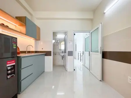 Cho Thuê Phòng Mới, Ban Công, Tách Bếp Gần Ngay Ngã Tư Hàng Xanh, 5P Qua Hutech, Gtvt