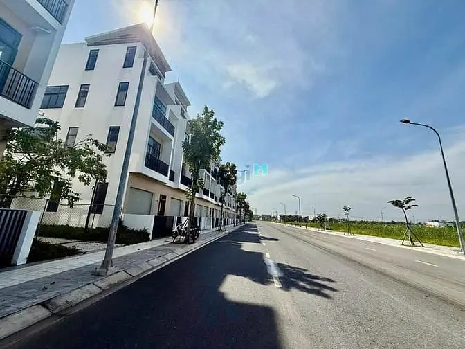 Cần Bán Căn Nhà Phố Kiểu Xẻ Khe Ngay Dự Án T&T Của Thái Sơn, Long An