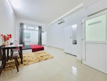 Chính Chủ Cho Thuê Studio Tách Bếp 30M2 Gần Trần Não, Ga Metro Thảo Điền Đường Xe Hơi