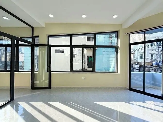 Nhà Lô Góc Mặt Tiền Ni Sư Huỳnh Liên – 6 Tầng Thang Máy – Vuông A4