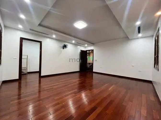 Cho Thuê Biệt Thự Nguyễn Xiển Dt 150M X5T Thông Sàn, Thang Máy.