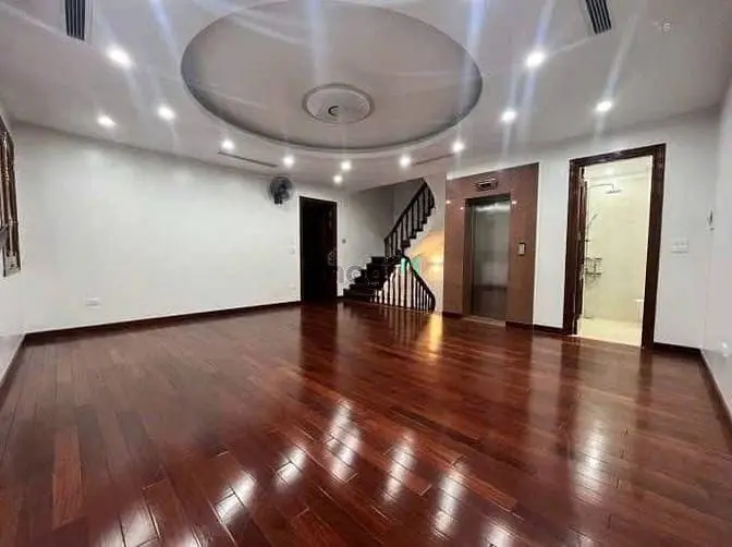 Cho Thuê Biệt Thự Nguyễn Xiển Dt 150M X5T Thông Sàn, Thang Máy.