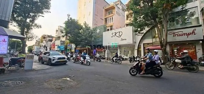 5 Tầng Mặt Tiền Đường Lê Văn Sỹ Đang Có Nguồn Thu 3O Triệu Ngang 3,5M