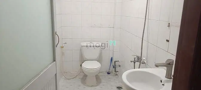 Cần Cho Thuê Nhà 1 Trệt 2 Lầu 1 Sân Thượng Hẻm Xe Hơi Ung Văn Khiêm