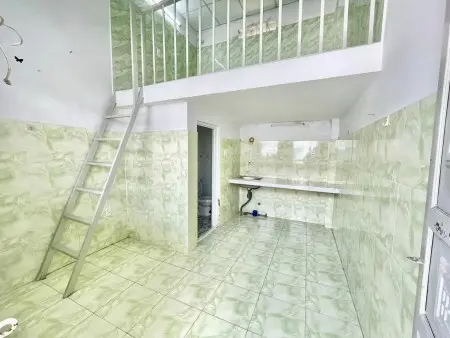 Gác Cao, View Ban Công Thoáng Mát Cách Học Viện Bưu Chính Chỉ 750M, Hutech E, Lê Văn Việt