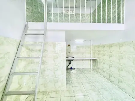 Gác Cao, View Ban Công Thoáng Mát Cách Học Viện Bưu Chính Chỉ 750M, Hutech E, Lê Văn Việt