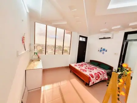 Phòng Ban Công Siêu Thoáng Mát, Mặt Tiền Quốc Lộ 22. Đối Diện Chợ Đầu Mối Hóc Môn