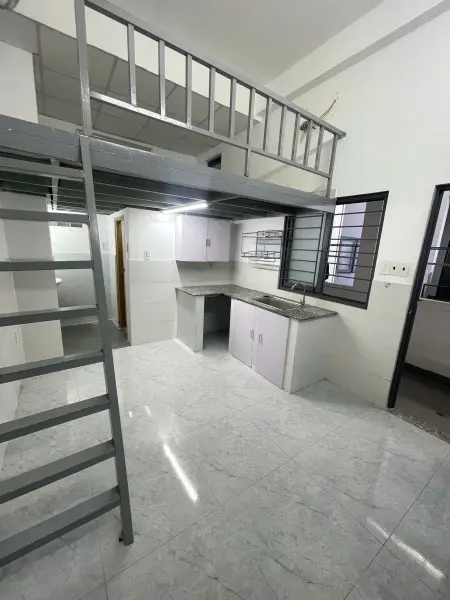 Còn Phòng Có Gác Thoáng Mát, Mới Xây Gần Đh Ntt, Ngã Tư Ga