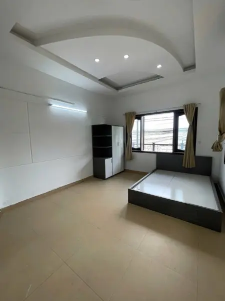 Phòng Full Nội Thất – Cửa Sổ Rộng, Thoáng Mát Ở Hoàng Hoa Thám