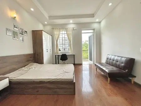 Cho Thuê Phòng Ban Công-Rộng 40M2 Ở 3, 4 Người Vô Tư, Bình Thạnh, Gần Văn Lang