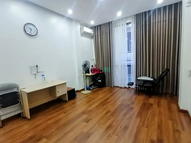 Bán Tòa Nhà Kính Trần Quốc Hoàn