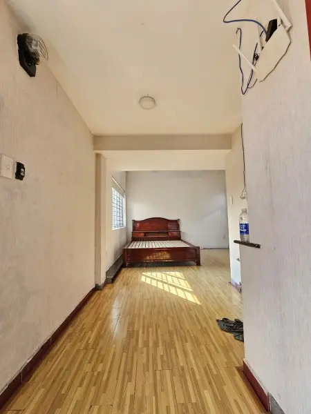 Cho Thuê Nguyên Tầng 75M2 Siêu Rẻ Mặt Tiền Hoa Sứ, Ban Công View Coopmart - Cây Xăng Pxl