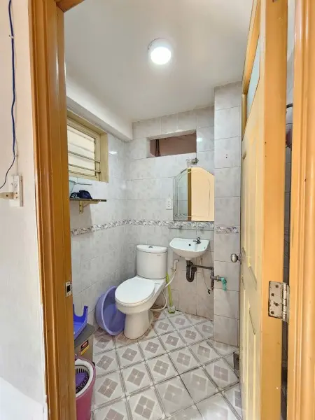 Cho Thuê Nguyên Tầng 75M2 Siêu Rẻ Mặt Tiền Hoa Sứ, Ban Công View Coopmart - Cây Xăng Pxl