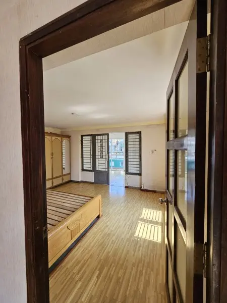 Cho Thuê Nguyên Tầng 75M2 Siêu Rẻ Mặt Tiền Hoa Sứ, Ban Công View Coopmart - Cây Xăng Pxl