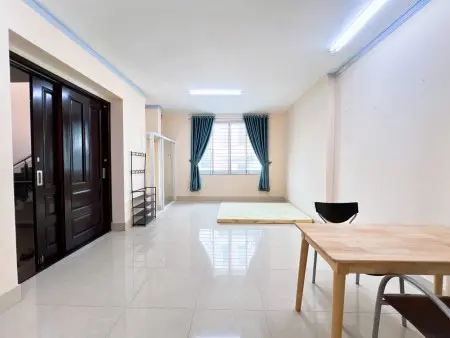 Cho Thuê Phòng Trọ - Trong Chợ Thạch Đà 20M. Cửa Sổ Lớn + Rộng 35M2