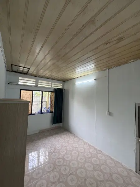 Phòng Trọ Gần Chợ Bình Thới, Có Ban Công Hướng Cửa Sổ Phía Đông Tại Đường Phú Thọ, P1, Q11