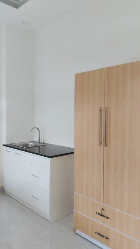 Cho Thuê Căn Hộ Đầy Đủ Nội Thất Có Bếp Tại Mặt Tiền Đường Ngô Quyền