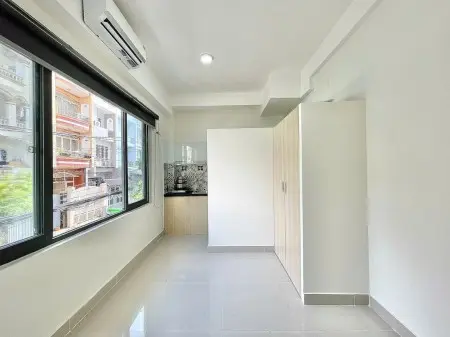 Phòng Cửa Sổ Trời Mới Xây Gần Công Viên Lê Thị Riêng