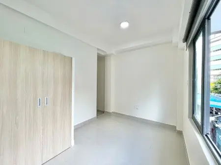 Phòng Cửa Sổ Trời Mới Xây Gần Công Viên Lê Thị Riêng