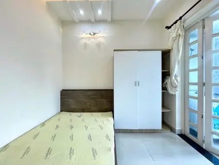 Phòng Cho Thuê Bình Thạnh Ban Công, Tách Bếp, Có Máy Giặt Riêng Gần Chợ Bà Chiểu, Giáp Q1 Giá 5.5Tr