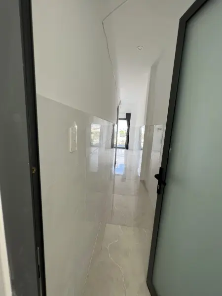 Phòng Ban Công, Máy Lạnh . Gần Gigamall