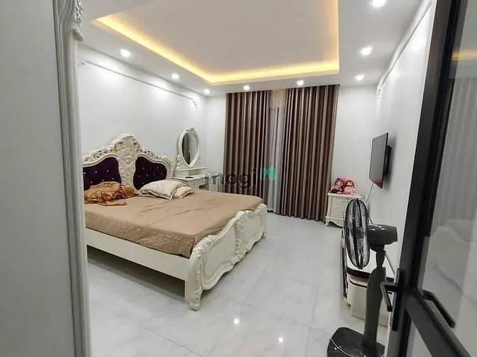 Cho Thuê Nhà Kinh Doanh Ngõ 214, Nguyễn Xiển, Dt 55M X5T, Mt 4M, 26Tr