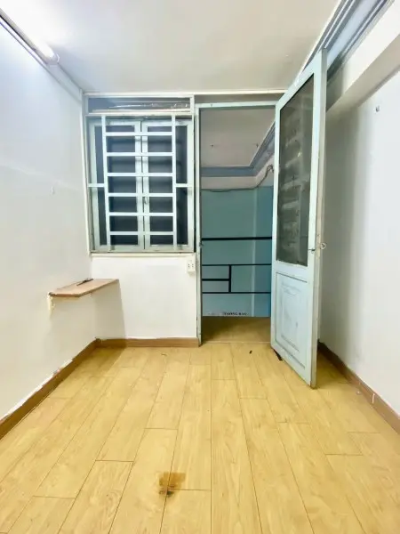 Phòng Giá Rẻ - Có Cửa Sổ - Lầu 1 - An Ninh - Ngay Vincom Phan Văn Trị 3P Đi Xe