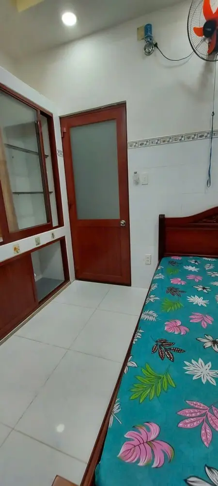 Cho Thuê Phòng Trọ Ở Gần Công Viên Cây Sộp Nguyễn Văn Quá. P Có Máy Lạnh