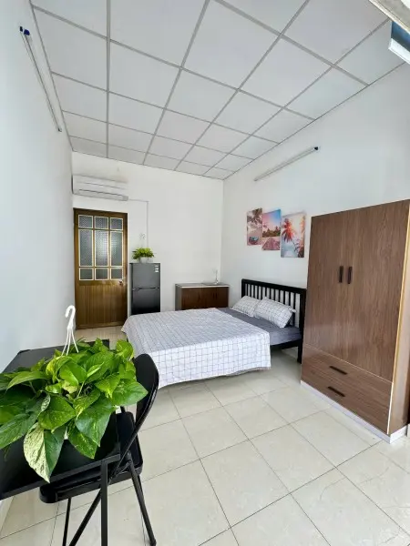 Phòng Ban Công, Cửa Sổ. Sẵn Nội Thất. Gần Phan Xích Long