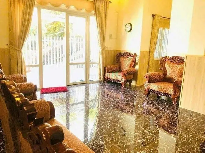 Bán Biệt Thự Vườn Có 2 Mặt Tiền Đường Yersin Gần Hồ Xuân Hương Đà Lạt