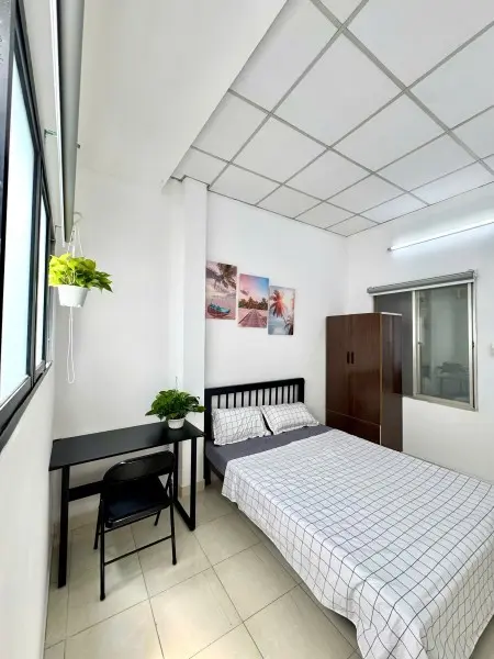 Phòng Ban Công, Cửa Sổ. Sẵn Nội Thất. Gần Phan Xích Long