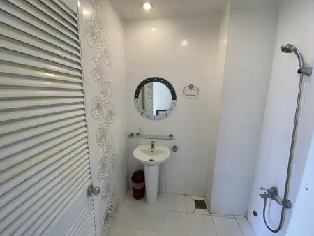 Phòng Cao Cấp, Đầy Đủ Tiện Nghi. Gần Đài Truyền Hình Và Trường Khoa Học Xã Hội & Nhân Văn 200 Mét.