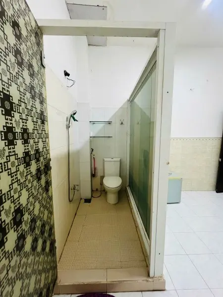 Trống 1 Phòng Lầu 1, Dọn Vào Ở Ngay !!!