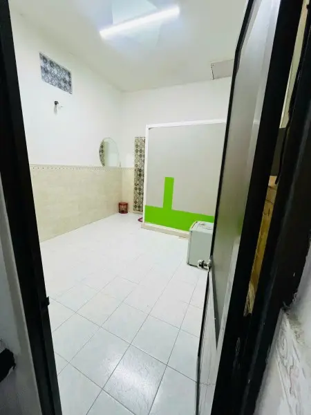 Trống 1 Phòng Lầu 1, Dọn Vào Ở Ngay !!!